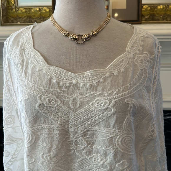 NWOT “Amber Shea” white crochet lace blouse - Picture 2 of 6